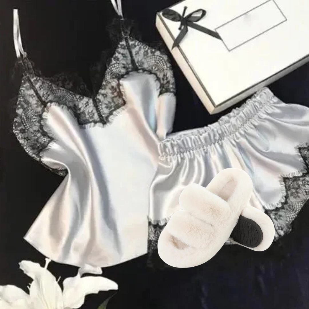 CADOURI - Set pijamale satin alb (maiou + pantaloni scurți) + papuci pufoși, edera.ro