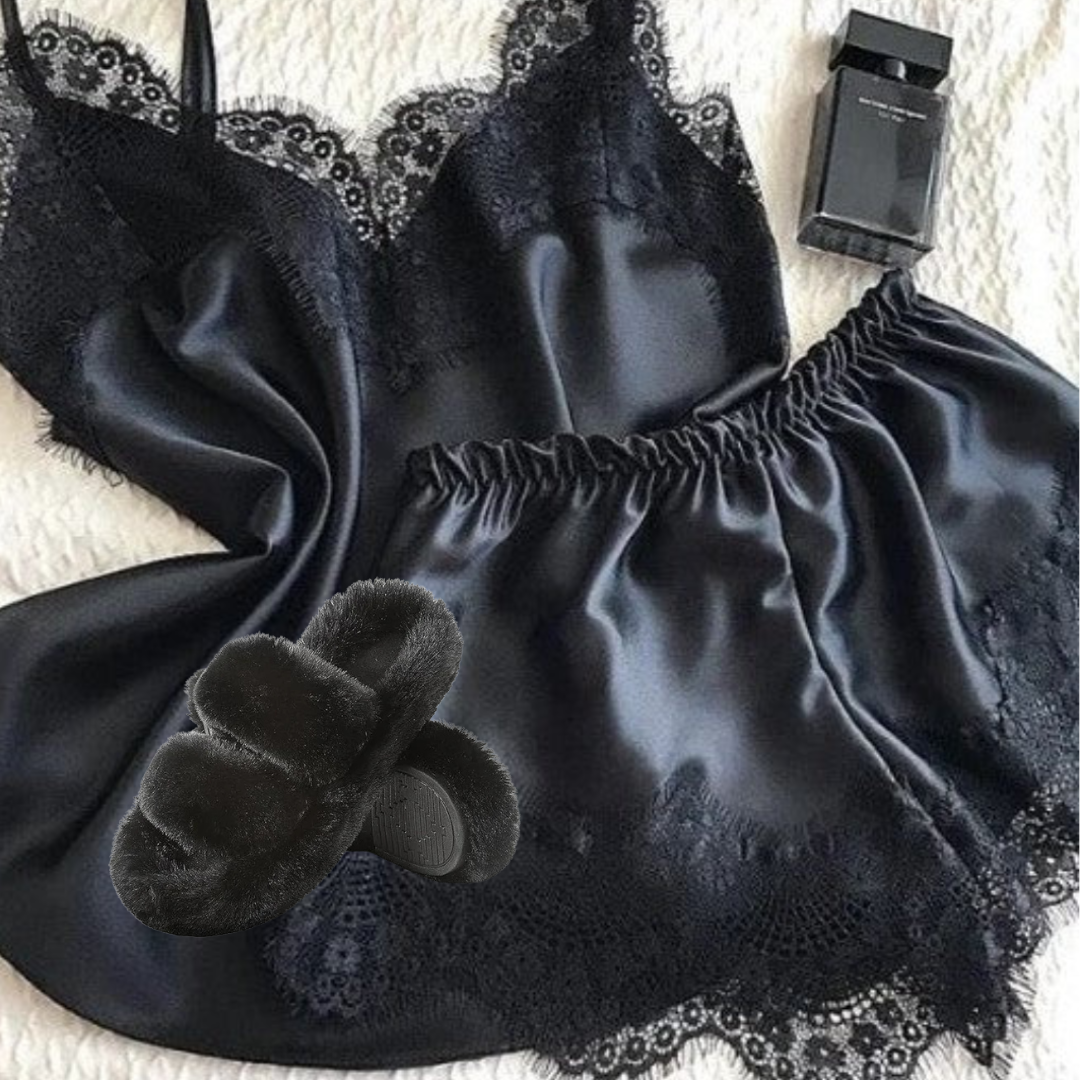 CADOURI - Set pijamale satin negru (maiou + pantaloni scurți) + papuci pufoși, edera.ro