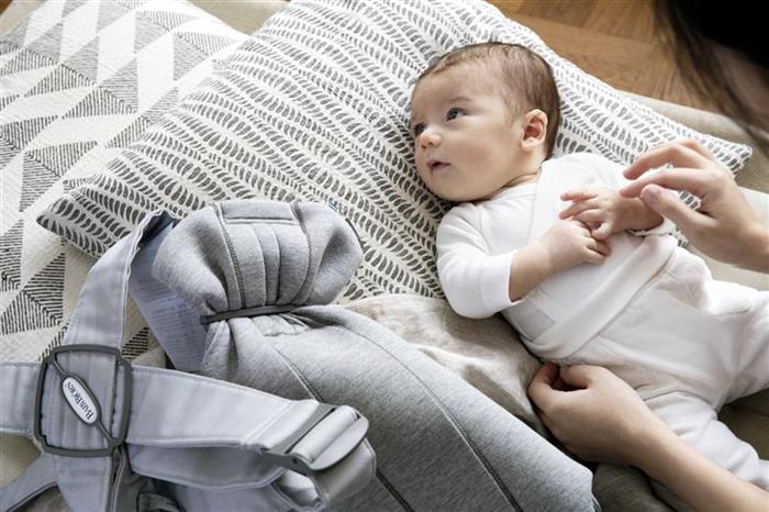 Marsupiu anatomic - Mini - cu pozitii multiple de purtare - Light Grey, 3D Jersey - BabyBjorn, [7],bestfam.ro