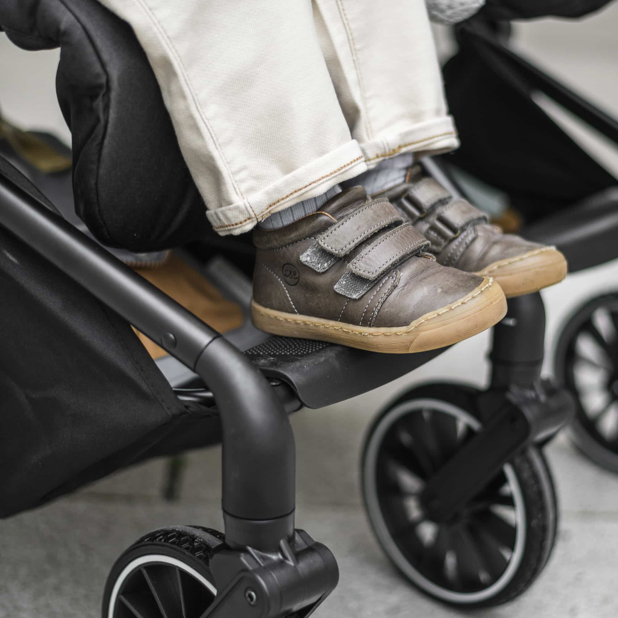 BabyGo - Carucior pliabil pentru gemeni GoTwice, Black, [3],bestfam.ro