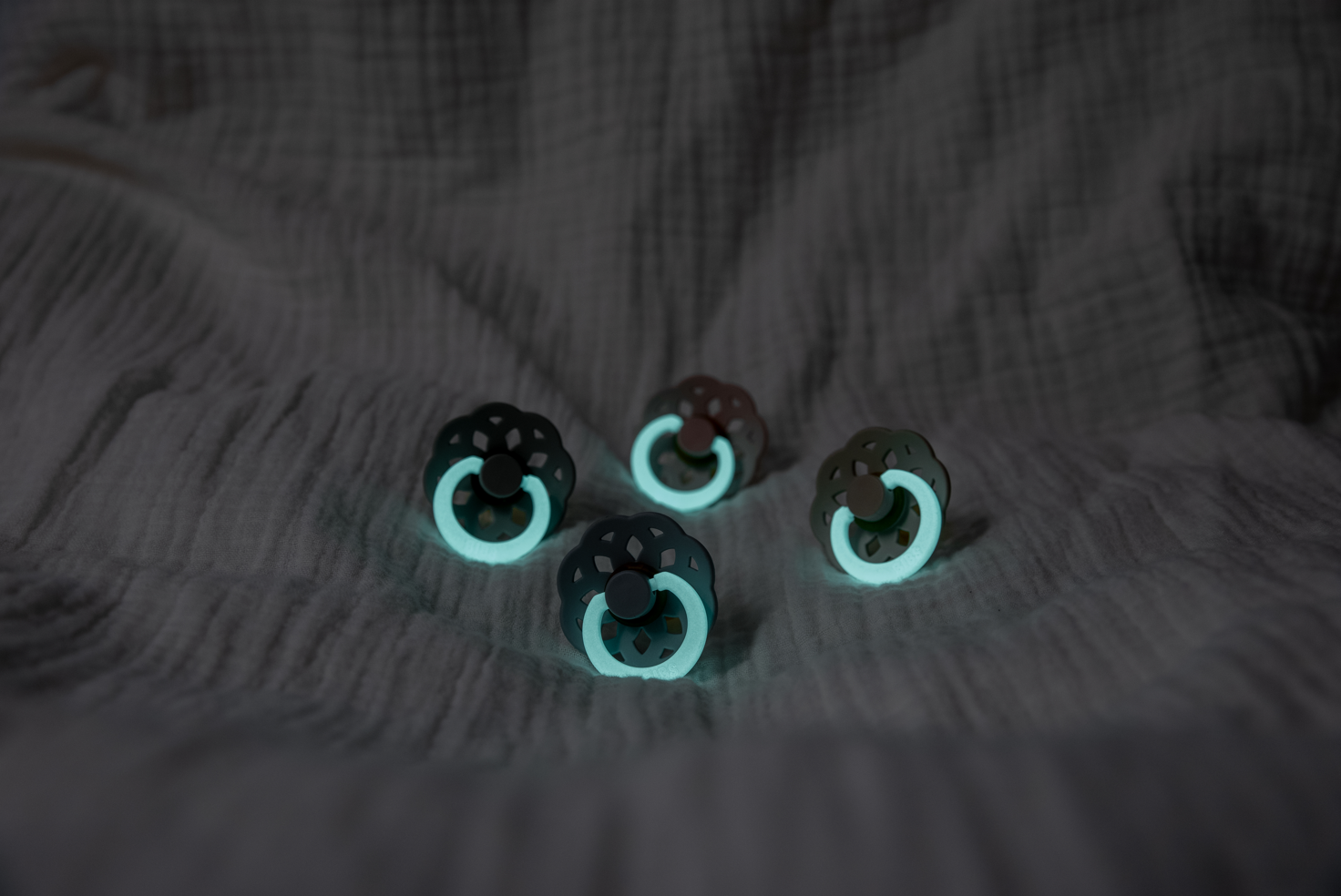 BIBS - Set 2 suzete fosforescente Boheme Glow Latex, tetina rotunda, 0 luni +-Sage/Cloud, [2],bestfam.ro