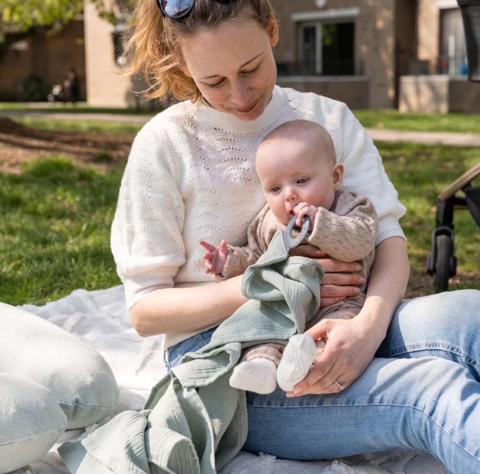 Doomoo - Esarfa pentru alaptat multifunctionala din bumbac organic Momâ€™n Play Green, [3],bestfam.ro