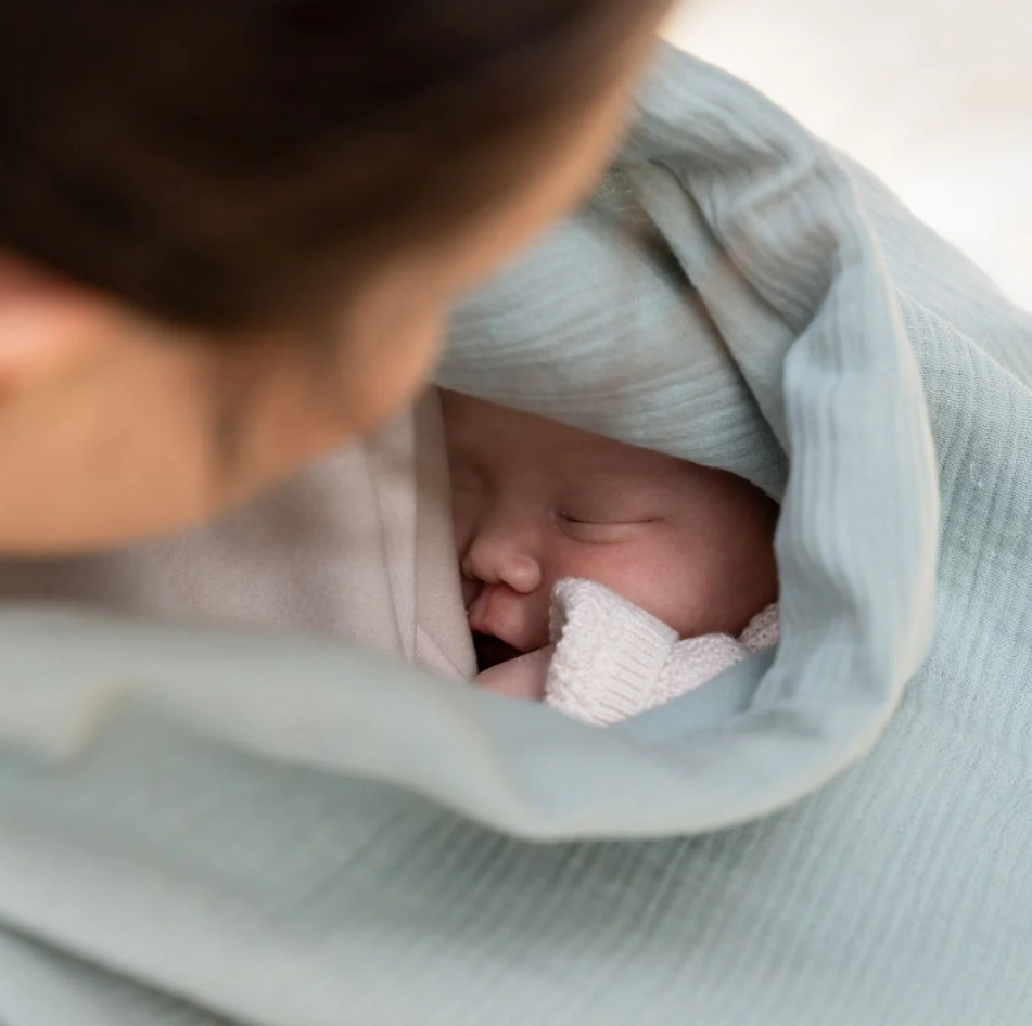 Doomoo - Esarfa pentru alaptat multifunctionala din bumbac organic Momâ€™n Play Green, [6],bestfam.ro