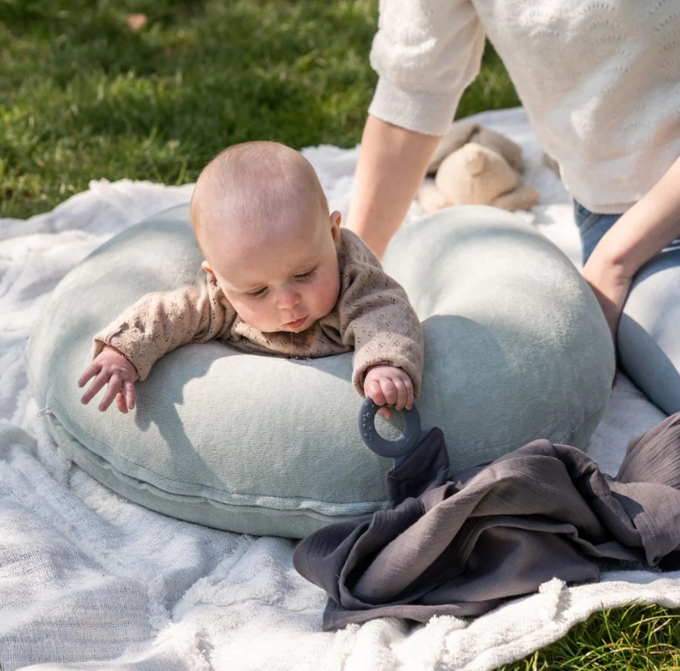 Doomoo - Esarfa pentru alaptat multifunctionala din bumbac organic Momâ€™n Play Grey, [4],bestfam.ro