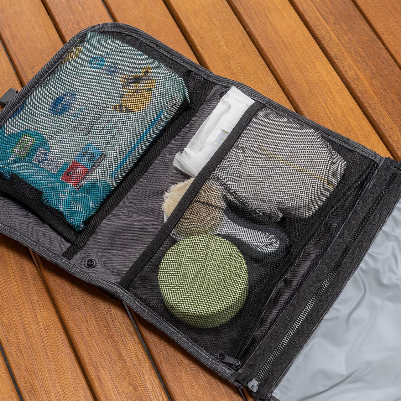 Geanta mica pentru scutece, cu aleza pentru bebelusi, din plastic reciclat, Reer Growing Changing Organiser 84091, [5],bestfam.ro