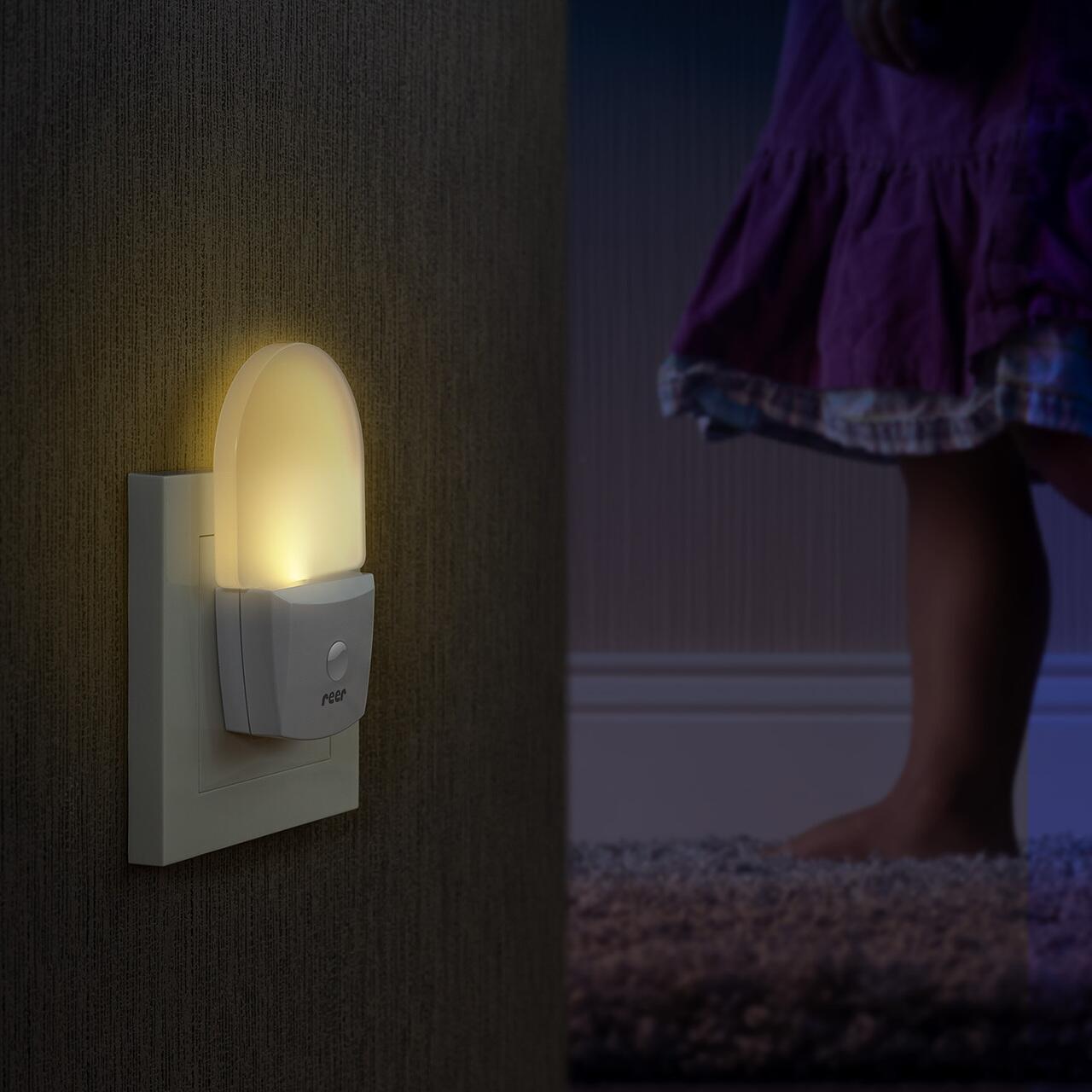 Lampa de veghe pentru priza, cu senzor de noapte sau zi, 0+ luni, Reer NightGuide 52380, [5],bestfam.ro