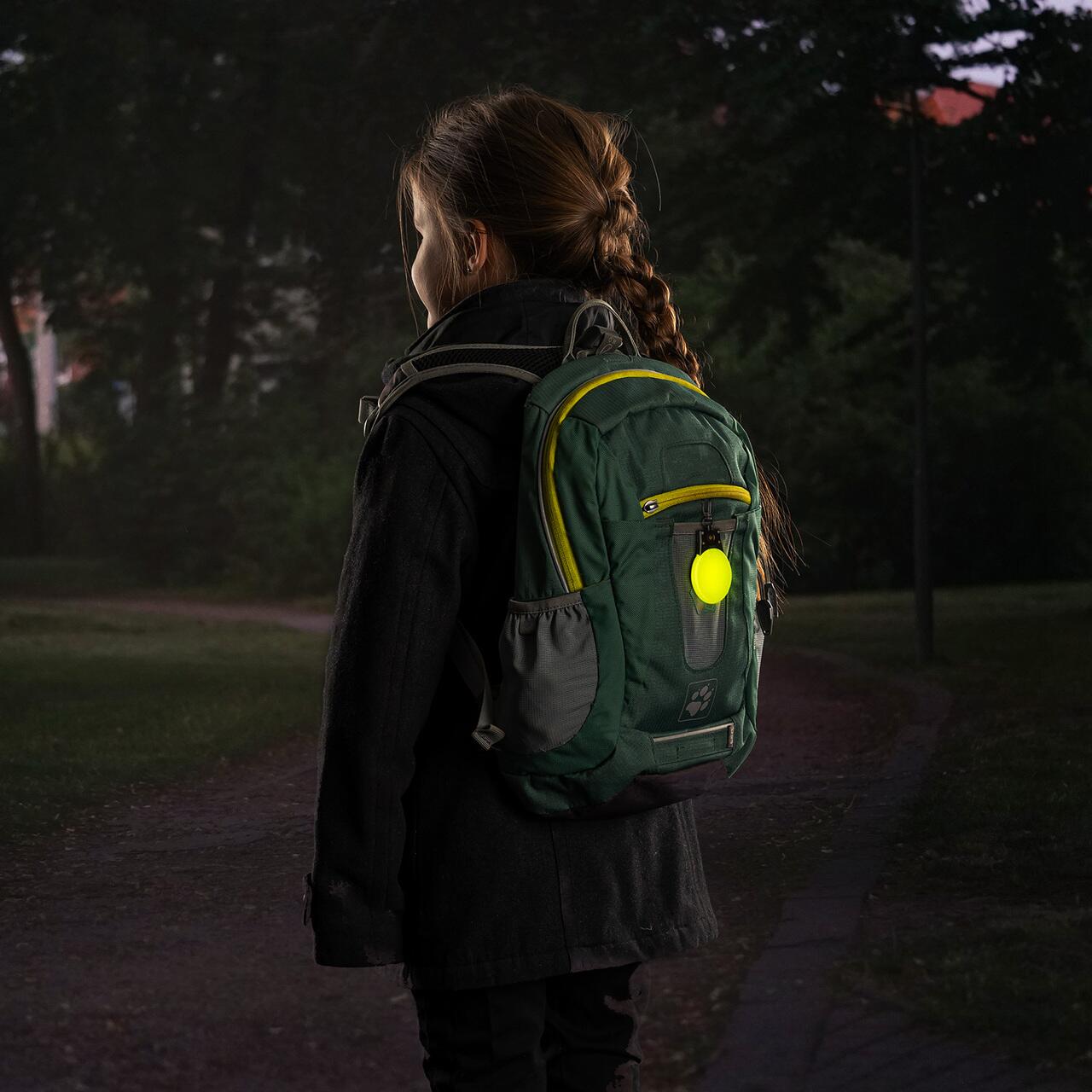 Lumina de siguranta LED reflectorizanta cu semnalizare intermitenta, verde fluorescent, cu carabina de agatare, Reer Light&Go 53253, [6],bestfam.ro