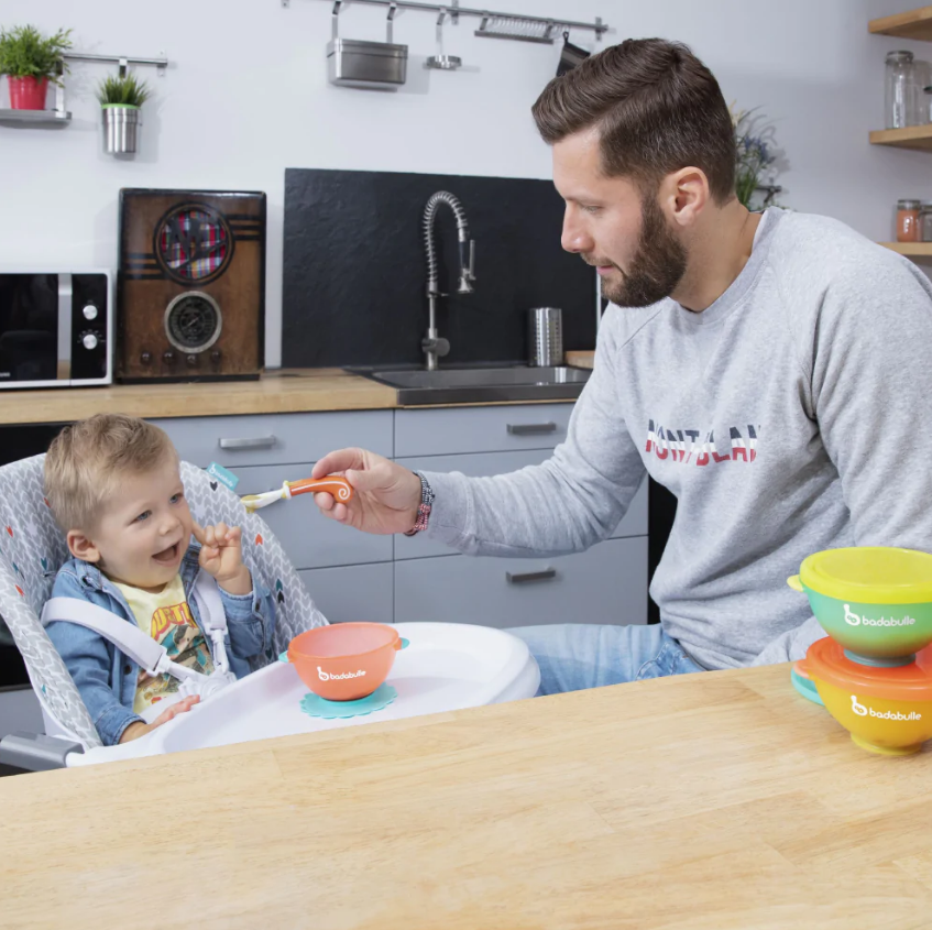 Set 3 boluri colorate pentru mancare, cu suport inclus, [4],bestfam.ro