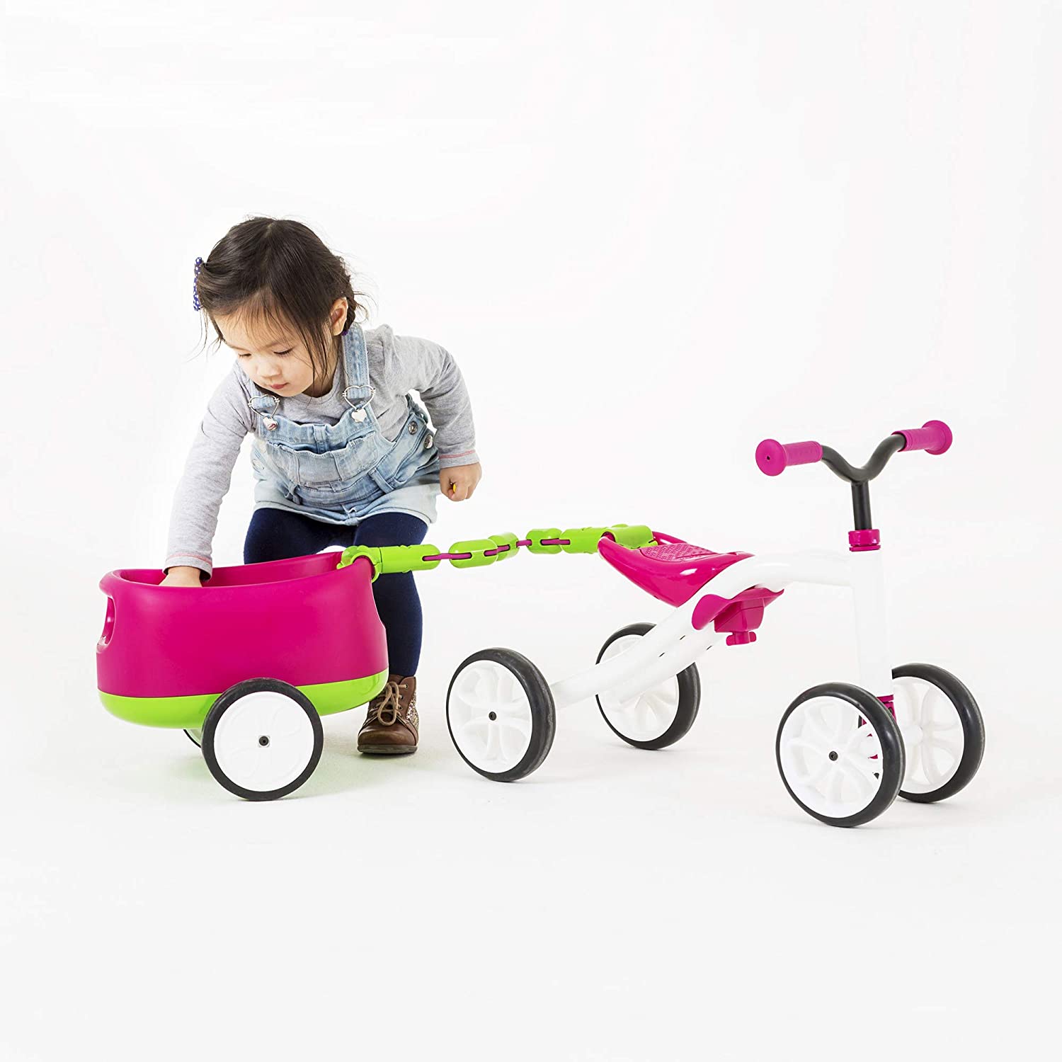 Bicicletă roz cu 4 roți, fără pedale, reglabilă pe înălțime și remorcă detașabilă – Quadie Trailie edituradiana.ro