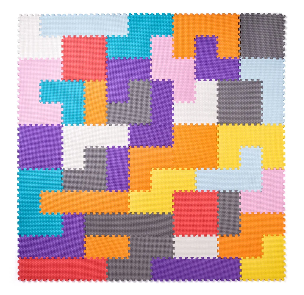 Covoraș-puzzle din spumă cu 40 de piese colorate