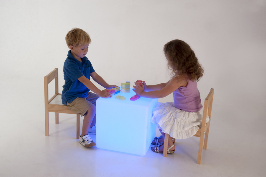 Cub luminos