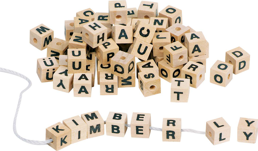 Cuburi din lemn cu litere pentru șnuruire edituradiana.ro