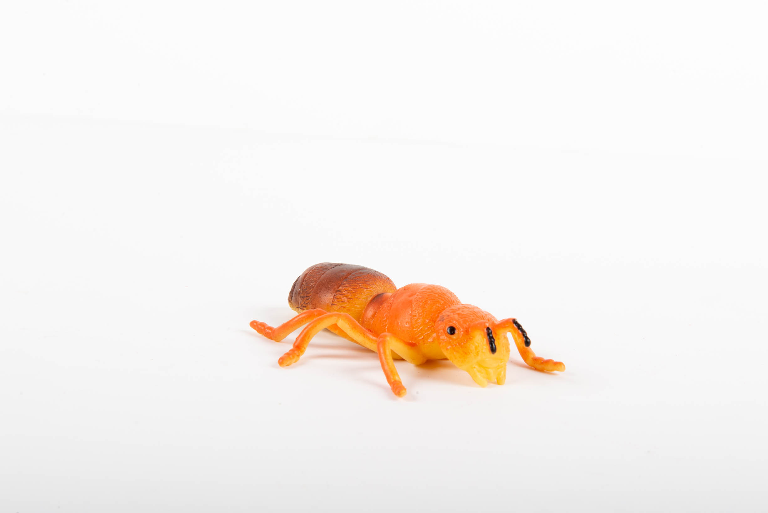 Furnică roșie din cauciuc elastic, 9 cm