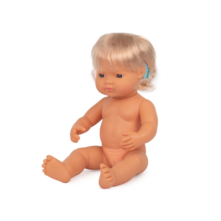 Păpușă bebeluș caucazian cu aparat auditiv – Fată, 38 cm edituradiana.ro