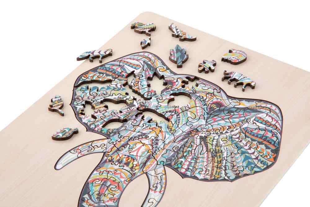 Puzzle din lemn cu 137 de piese în forme deosebite – Elefant 137 poza 2022