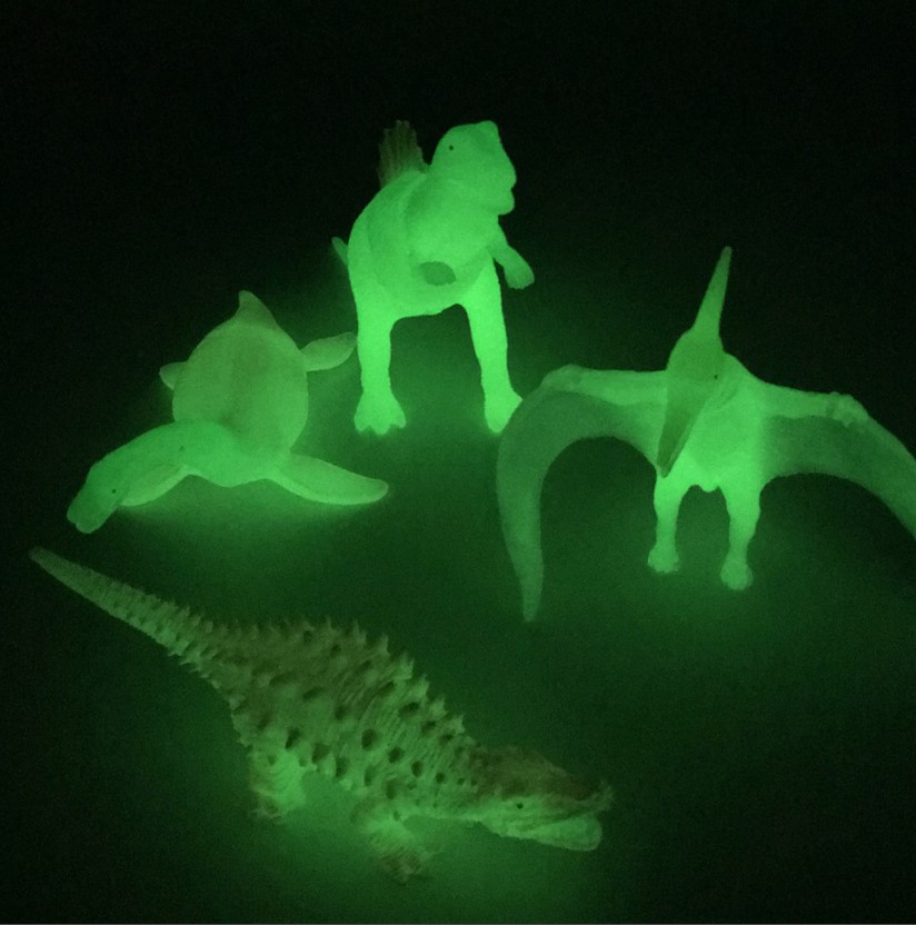 Vezi detalii pentru Set de 6 dinozauri fosforesceți