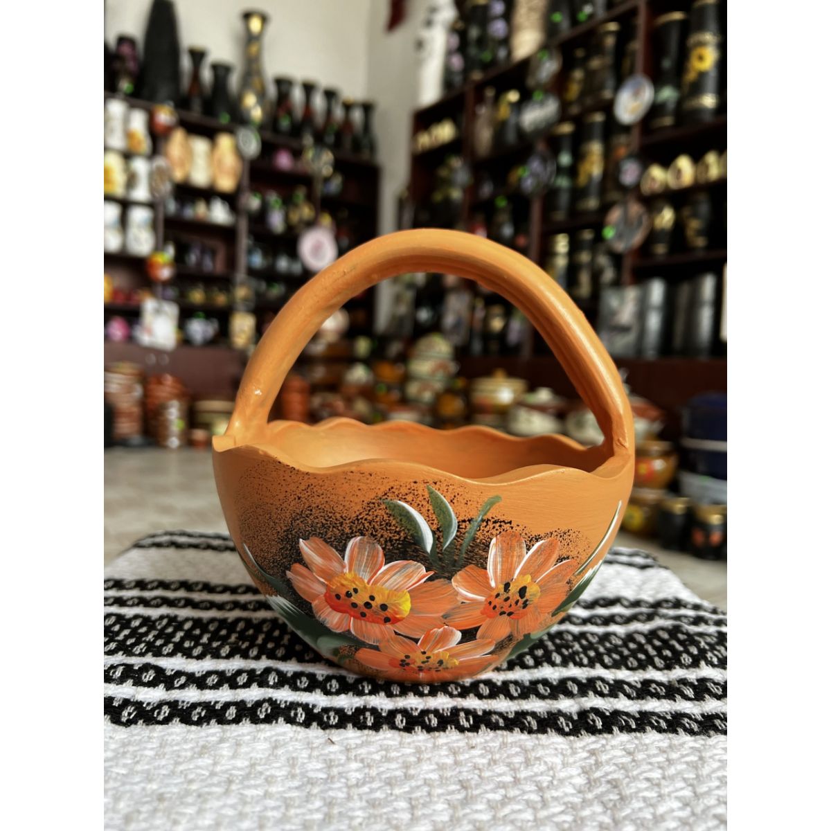 Decoratiuni de interior - Coș din ceramica portocaliu, hectarul.ro