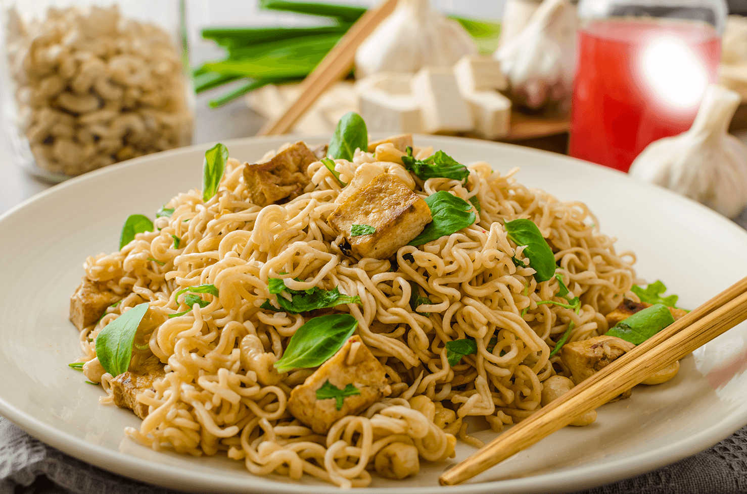 Rețetă Noodles cu tofu și legume