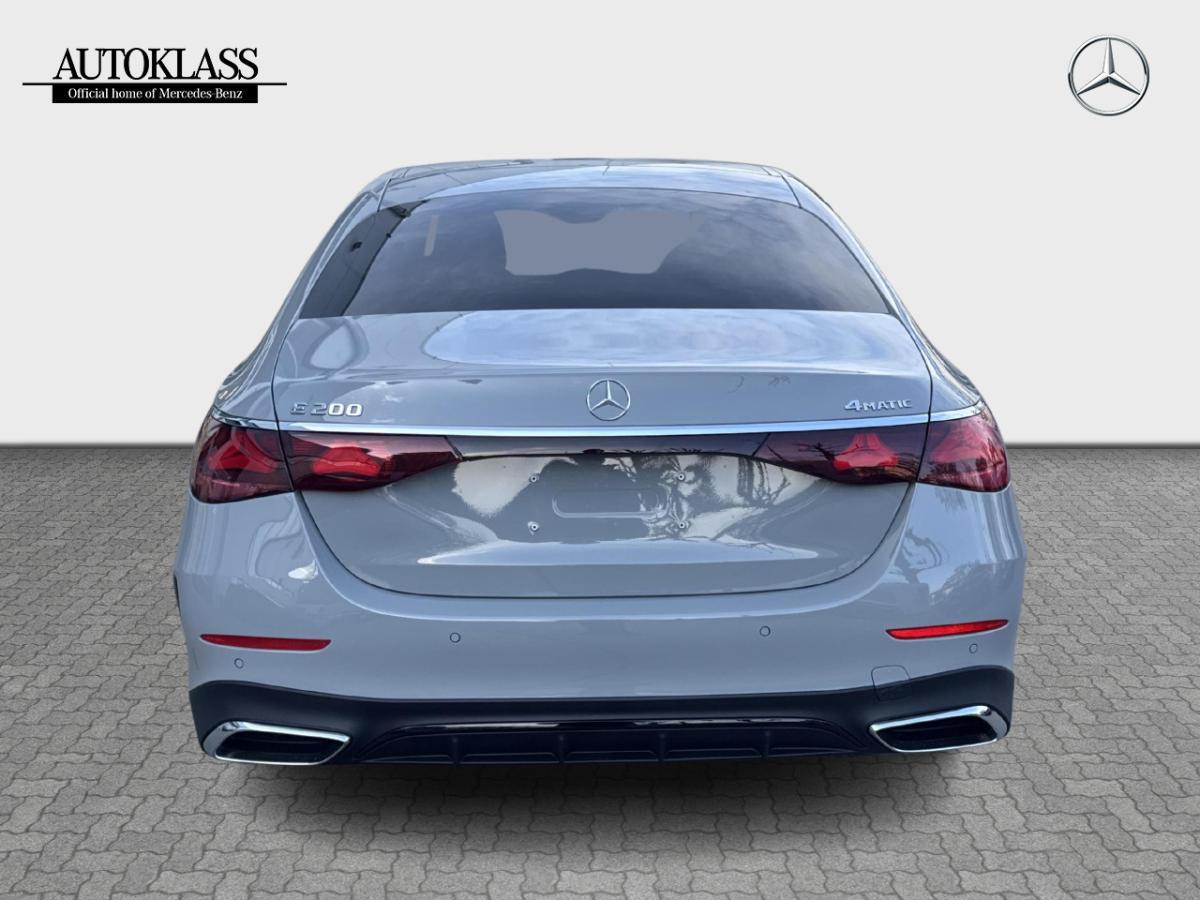 MERCEDES-BENZ CLASA E E 200 4MATIC Sedan