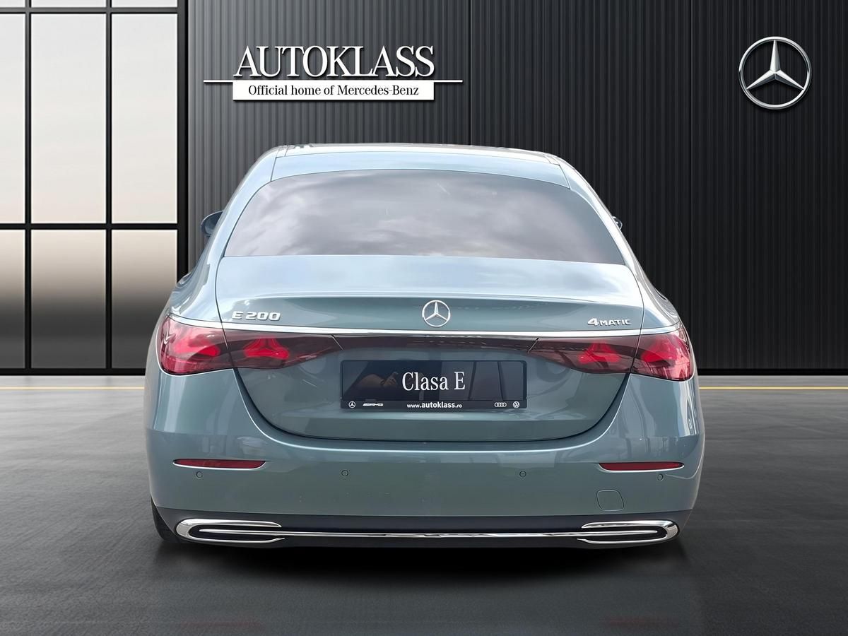 MERCEDES-BENZ E 200 4MATIC Sedan