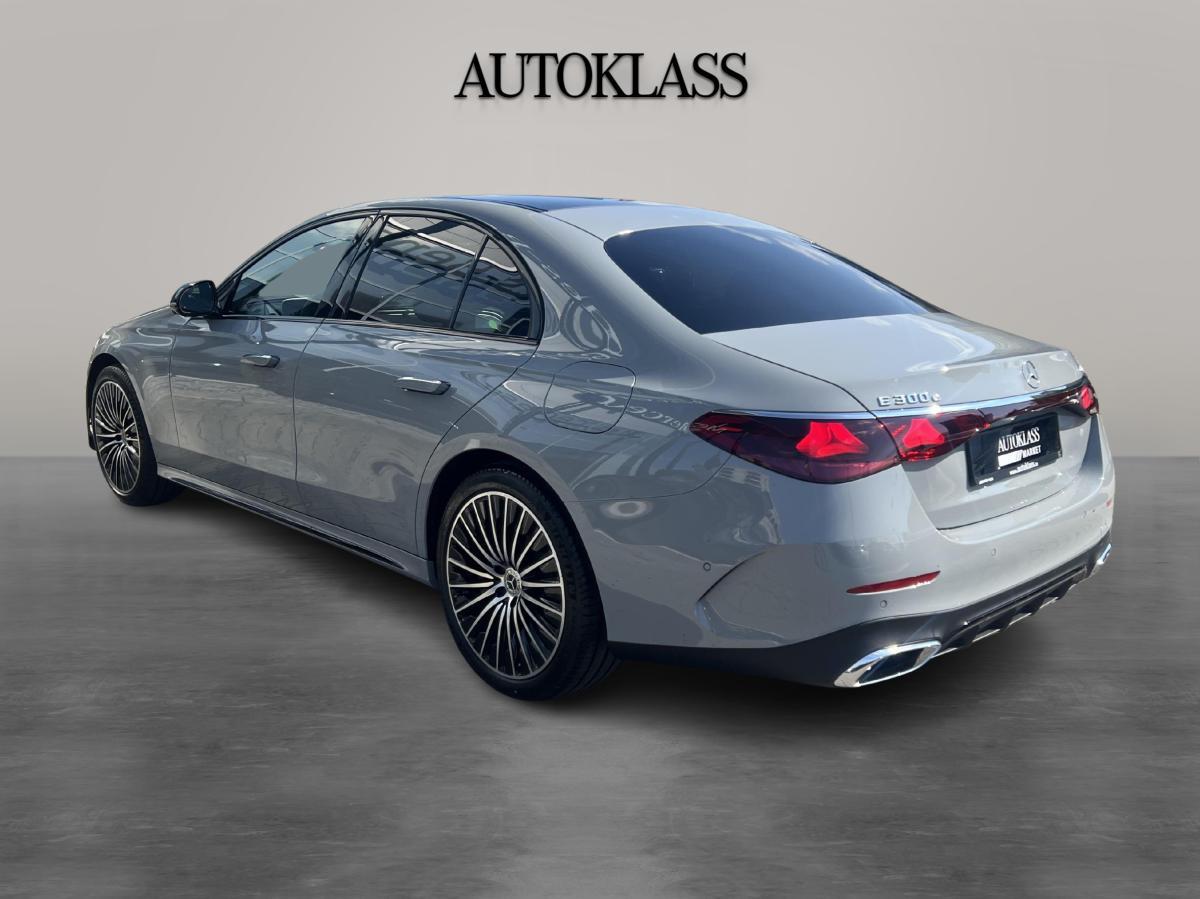 MERCEDES-BENZ CLASA E E 300 E 4MATIC Limuzina