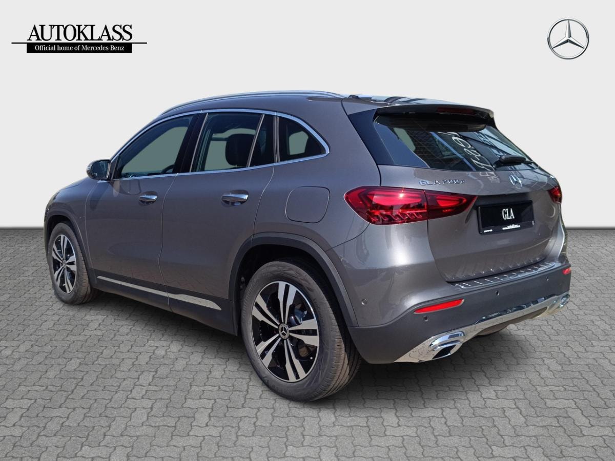 MERCEDES-BENZ GLA GLA 200 D 4MATIC