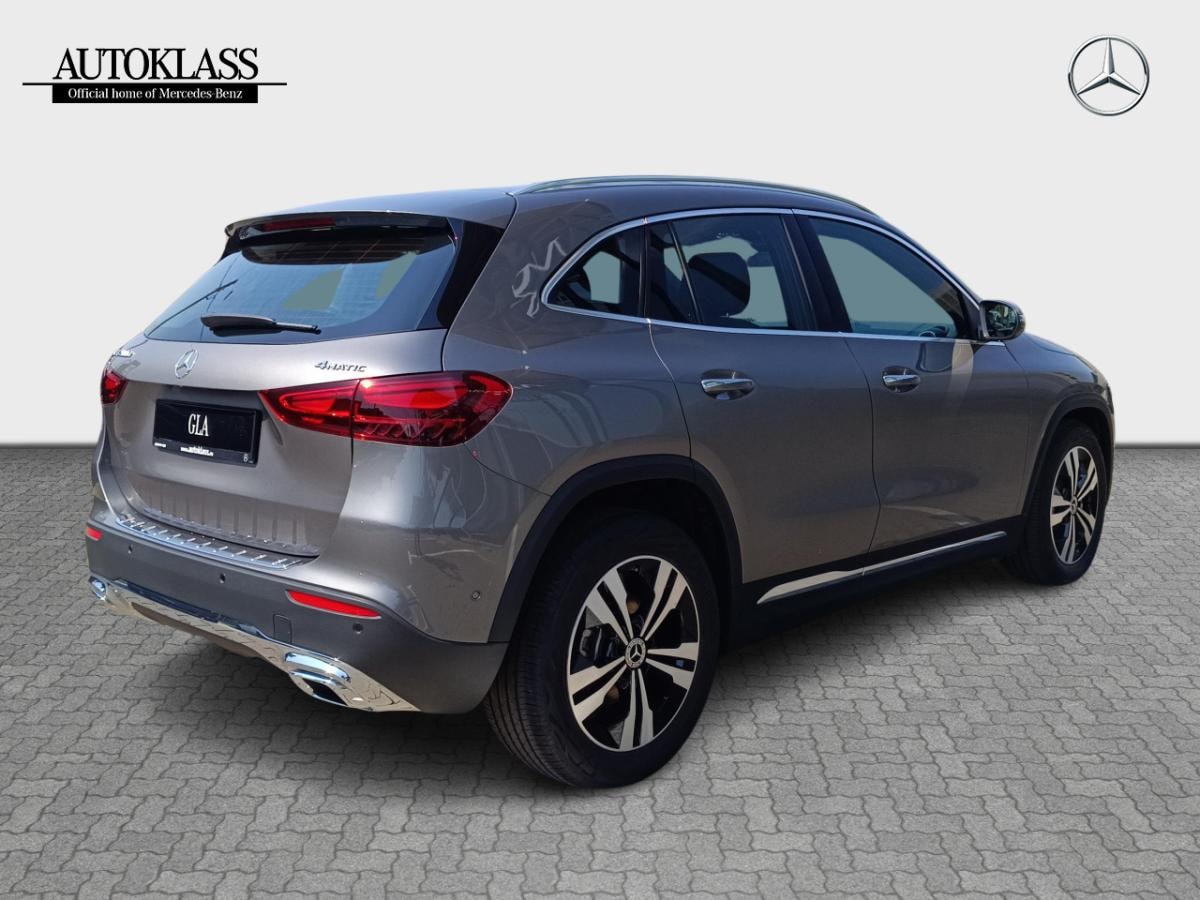 MERCEDES-BENZ GLA GLA 200 D 4MATIC