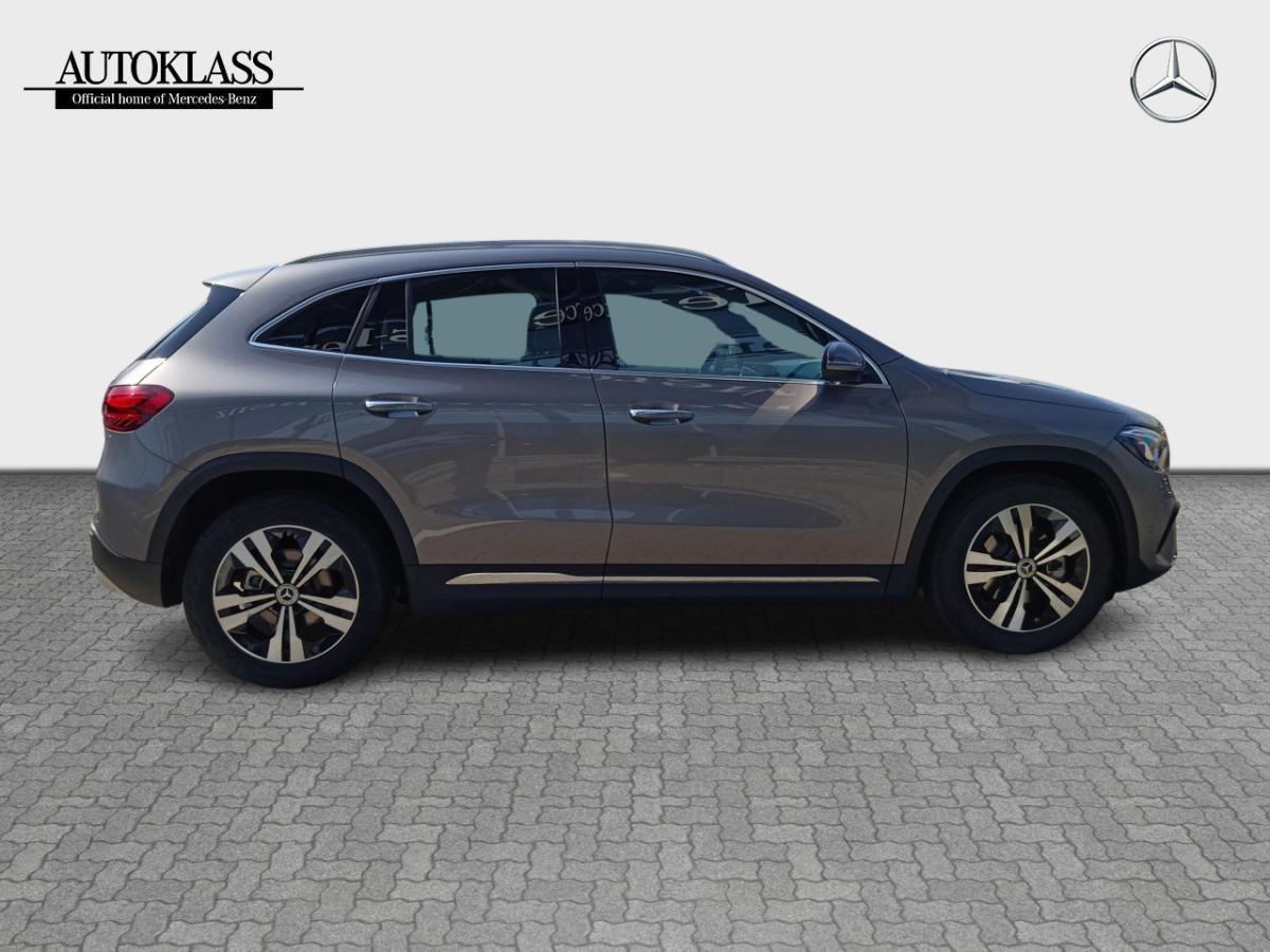 MERCEDES-BENZ GLA GLA 200 D 4MATIC