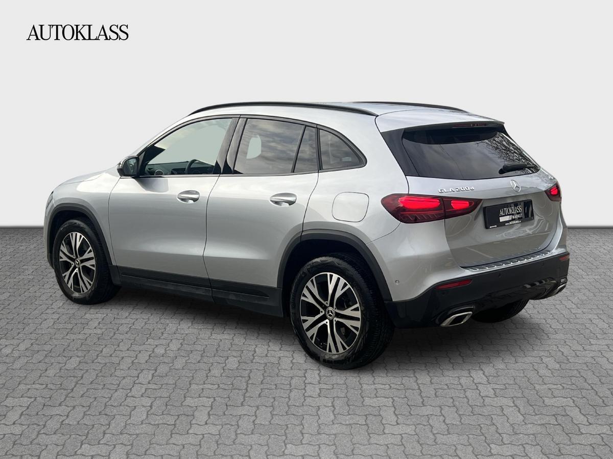 MERCEDES-BENZ GLA GLA 200 D 4MATIC