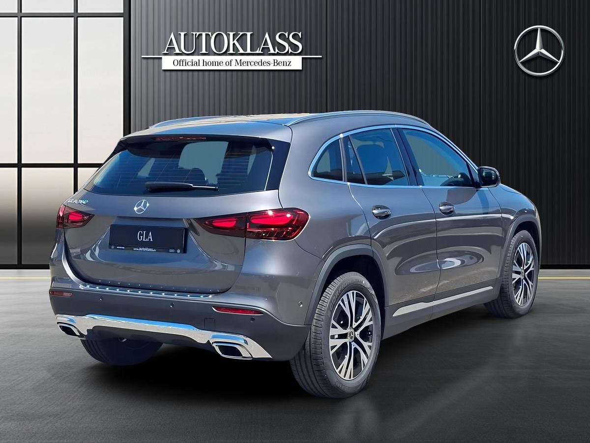MERCEDES-BENZ GLA 180