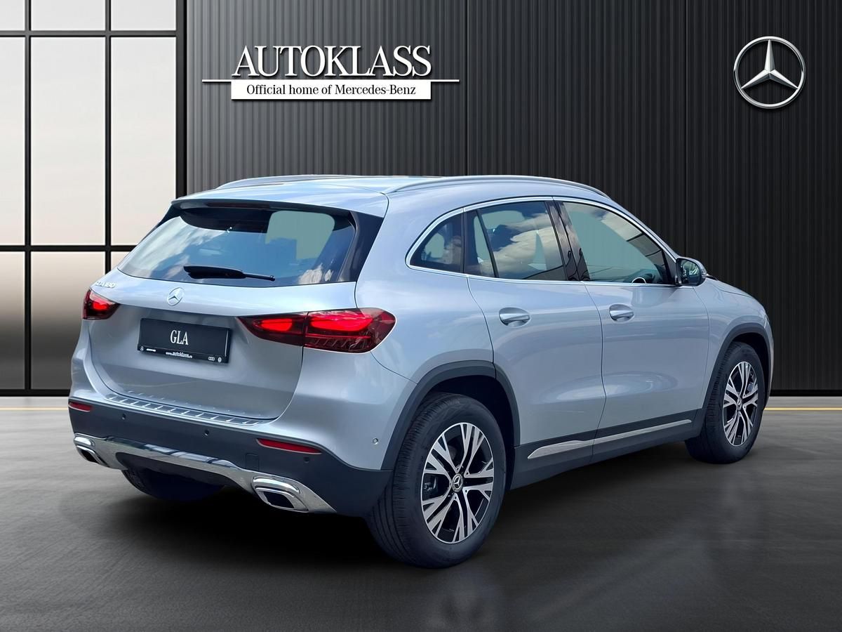 MERCEDES-BENZ GLA 180