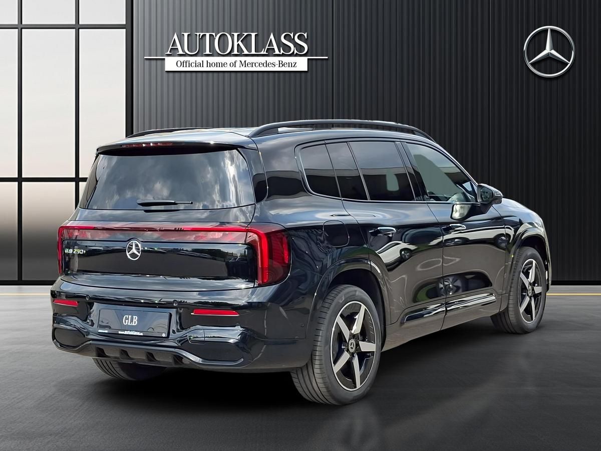 MERCEDES-BENZ GLB 250+ Cu Tehnologie EQ