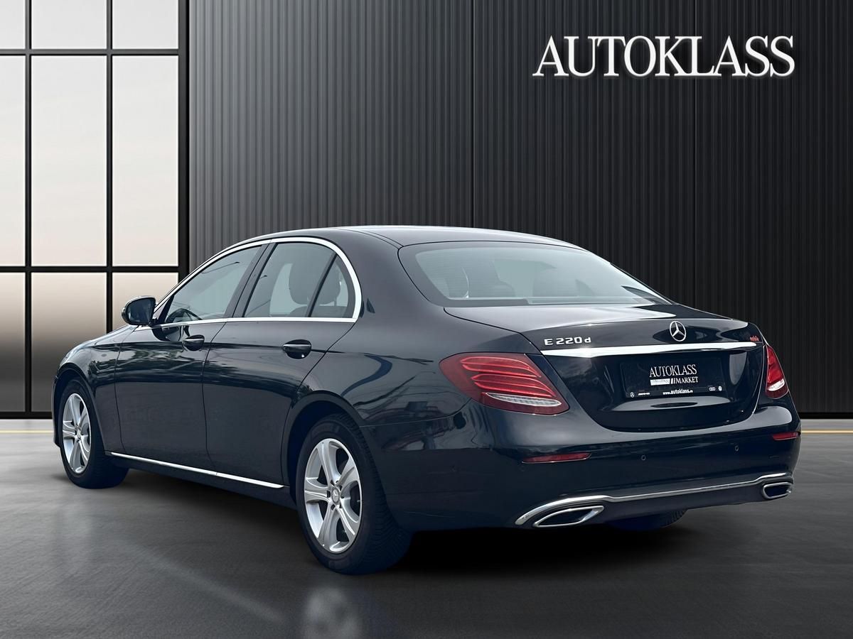 MERCEDES-BENZ CLASA E E 220 D Limuzina