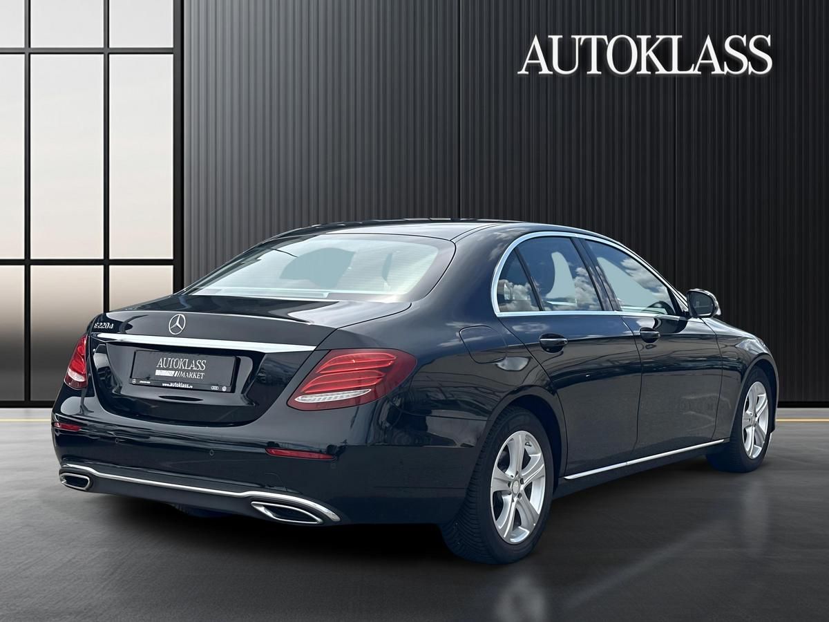 MERCEDES-BENZ CLASA E E 220 D Limuzina