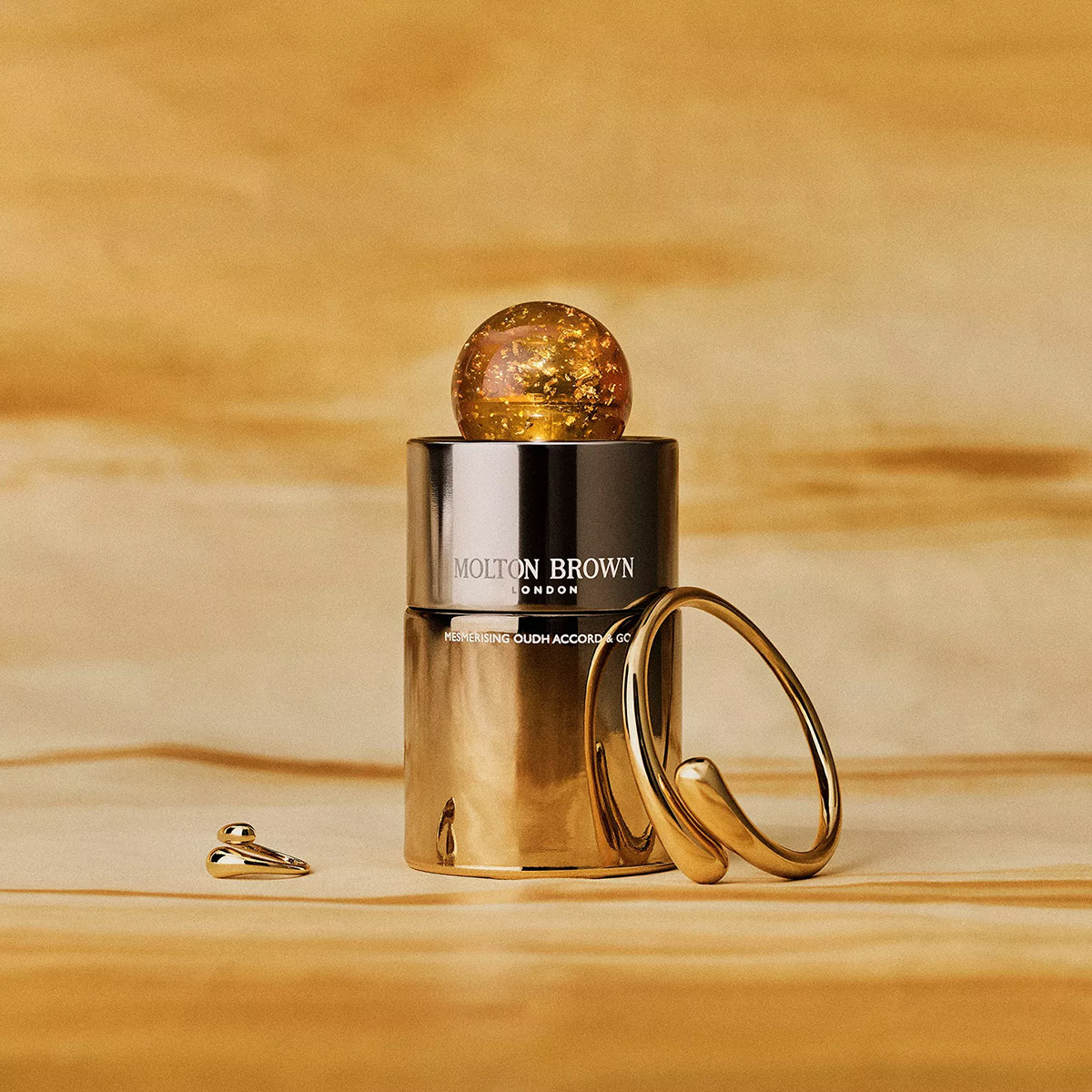 MESMERISING OUDH ACCORD & GOLD LE