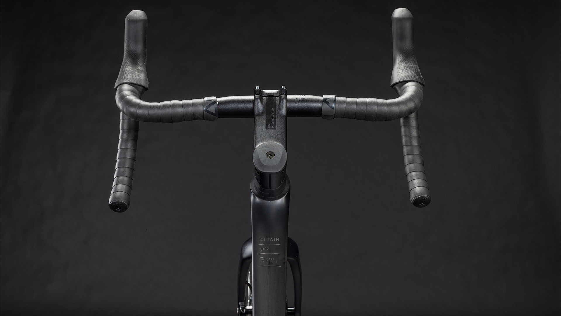 BICICLETA CUBE ATTAIN C:62 RACE BLACKLINE 2026 56 cm [3]