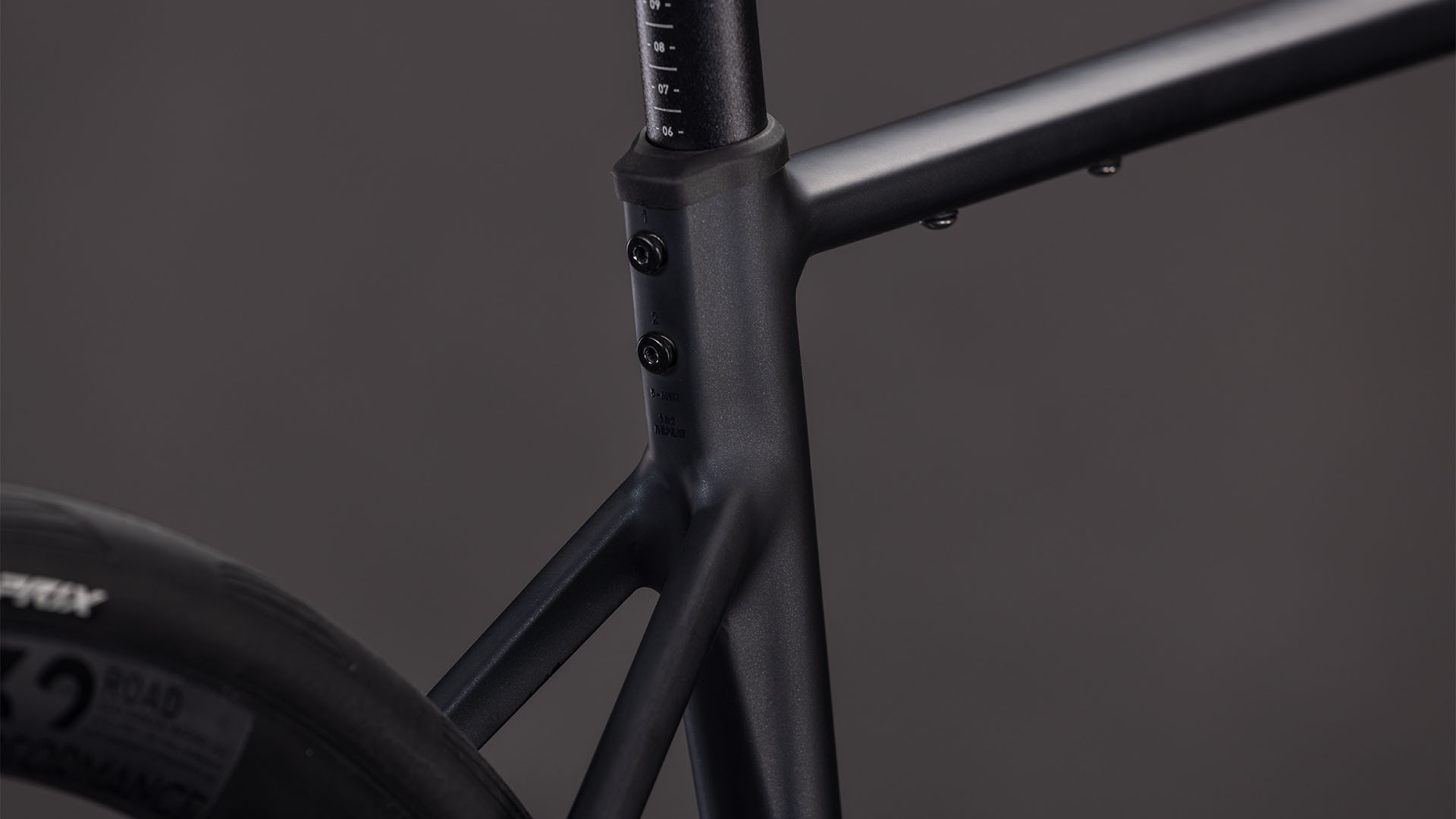 BICICLETA CUBE ATTAIN SLX COAL PRISM 2026 56 cm [2]