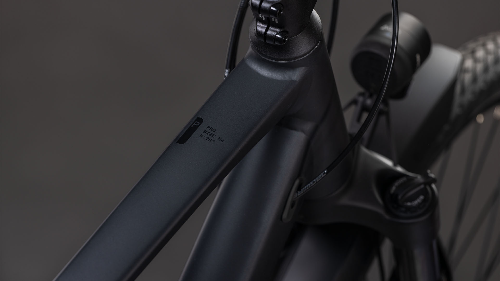 BICICLETA CUBE KATHMANDU PRO COAL BLACK 2026 58 cm [1]