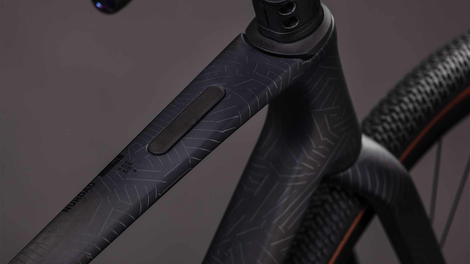 BICICLETA CUBE NUROAD C:62 EXC CARBON CRISSCROSS 2026 L [1]