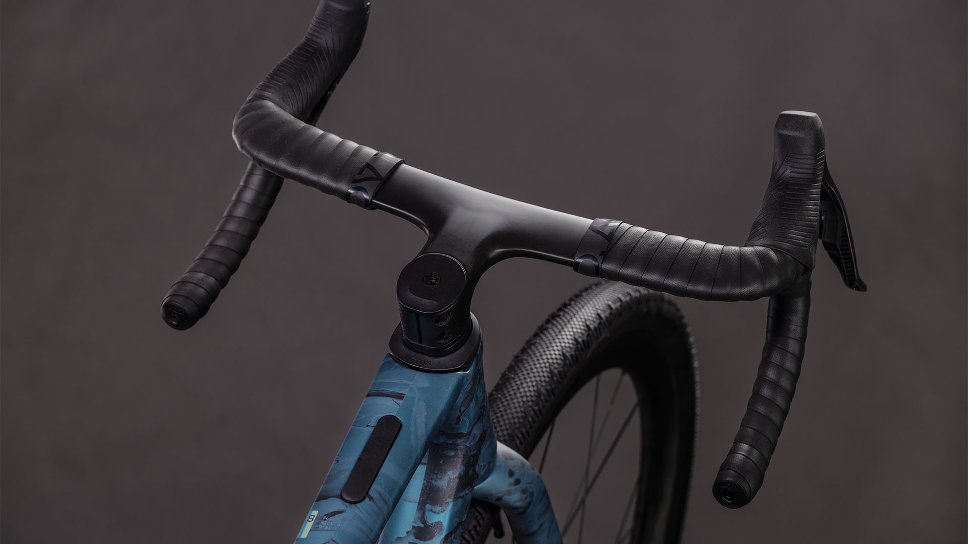 BICICLETA CUBE NUROAD C:62 SLT ROYALGREEN FUME 2026 M [2]