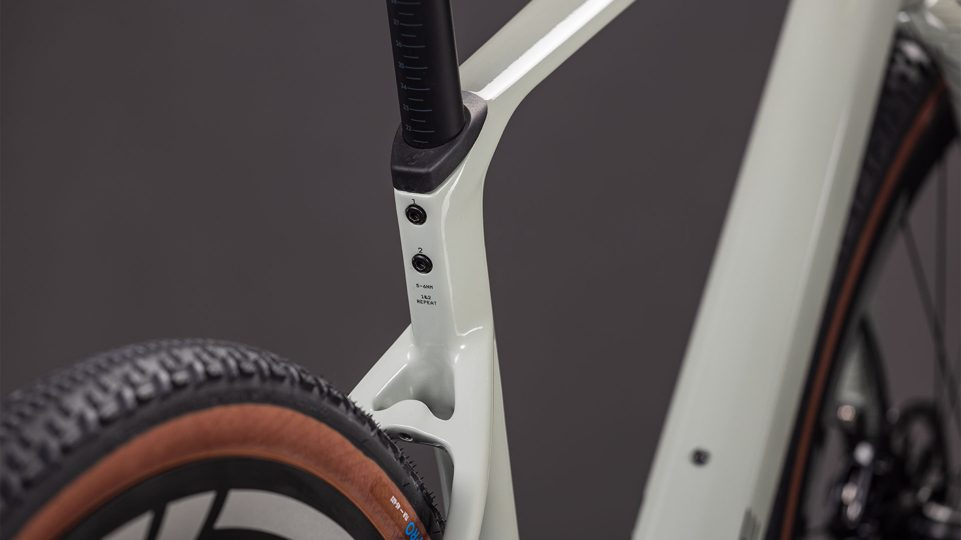 BICICLETA CUBE NUROAD C:62 SLX REEDBEIGE CHROME 2026 M [2]