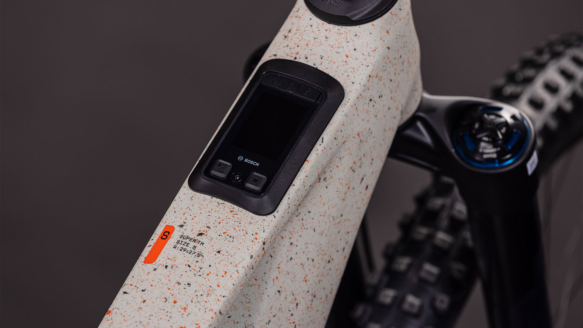 BICICLETA ELECTRICA CUBE AMS HYBRID 177 C:62 SUPER TM 600X REEDBEIGEGRIT ORANGE 2026 M [1]