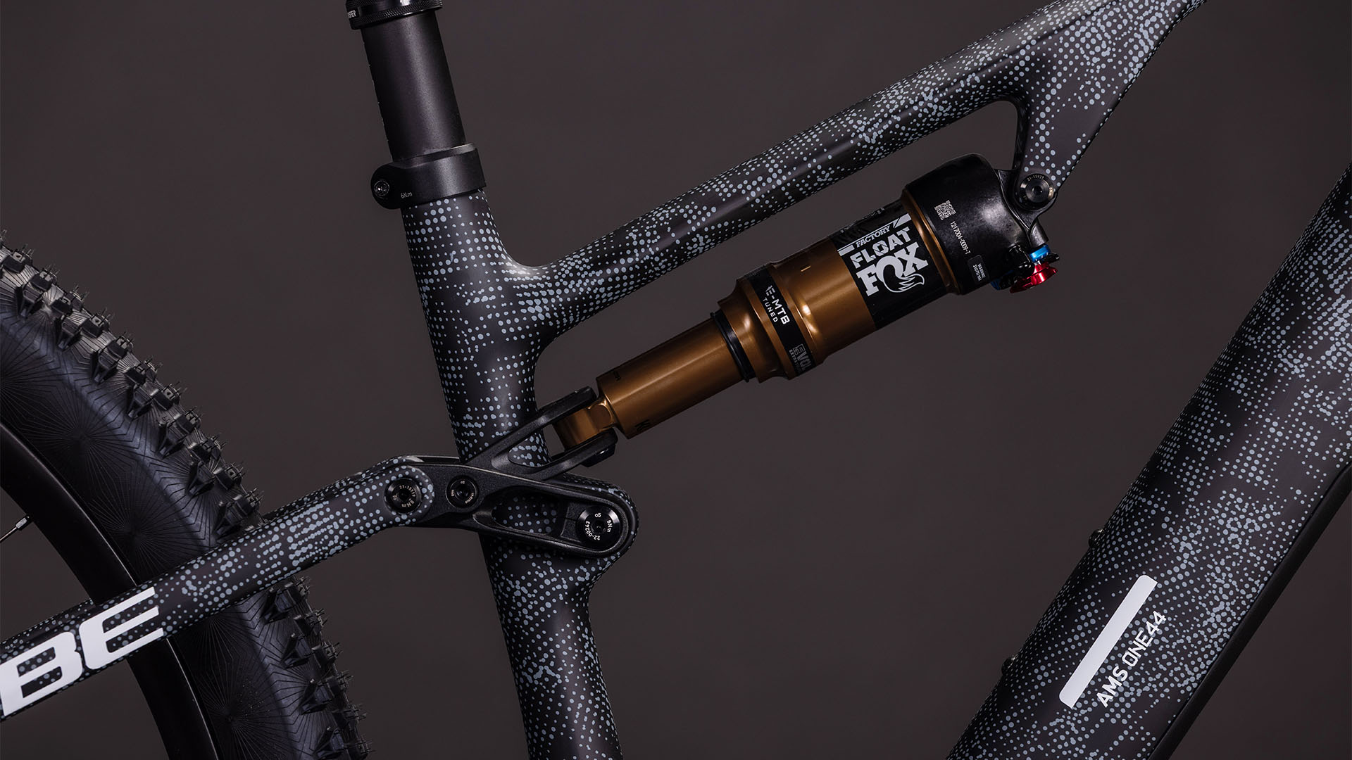 BICICLETA ELECTRICA CUBE AMS HYBRID ONE44 C:68X SLT 400X MATRIXBLACK WHITE 2026 M [2]