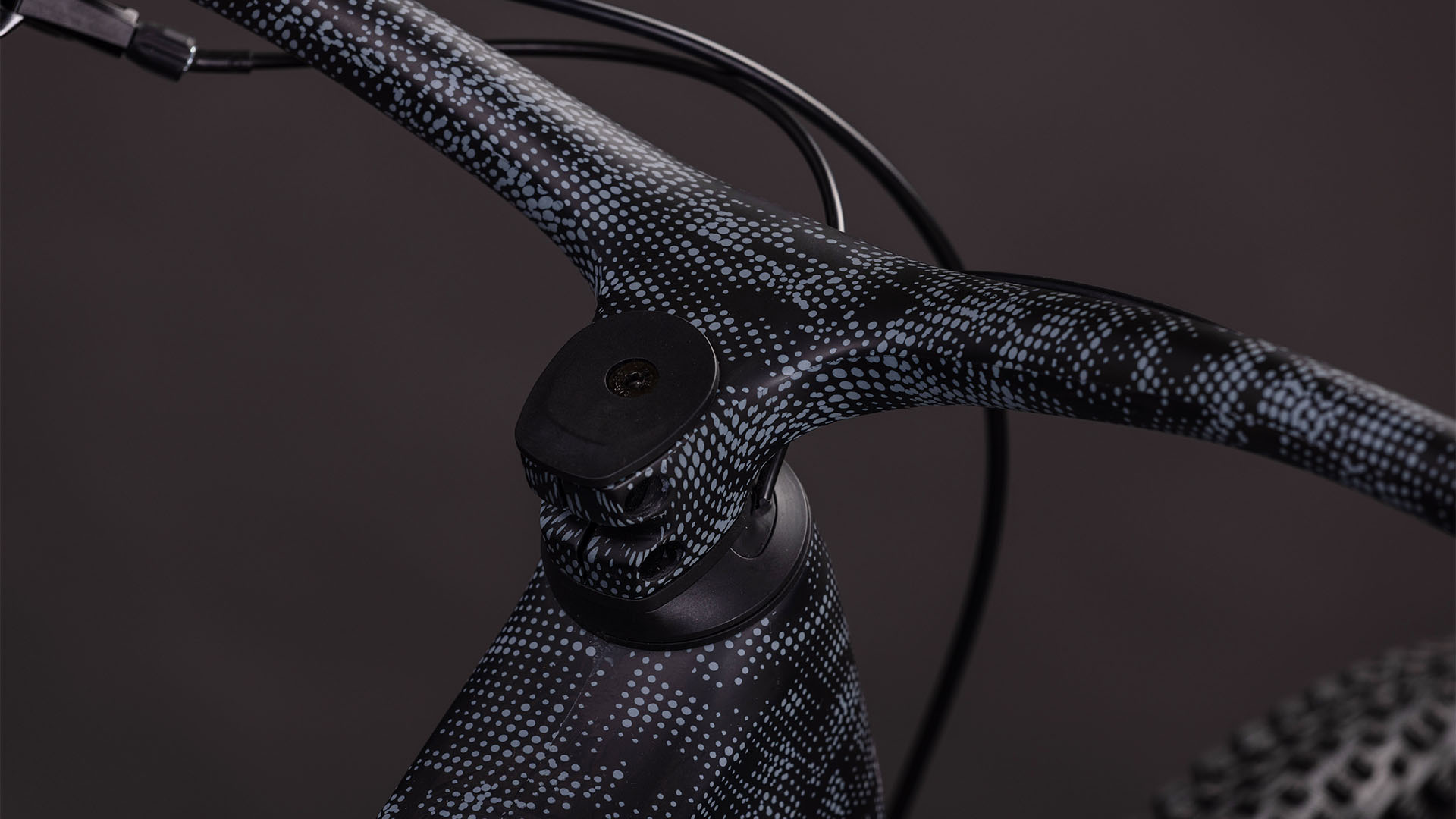 BICICLETA ELECTRICA CUBE AMS HYBRID ONE44 C:68X SLT 400X MATRIXBLACK WHITE 2026 M [3]