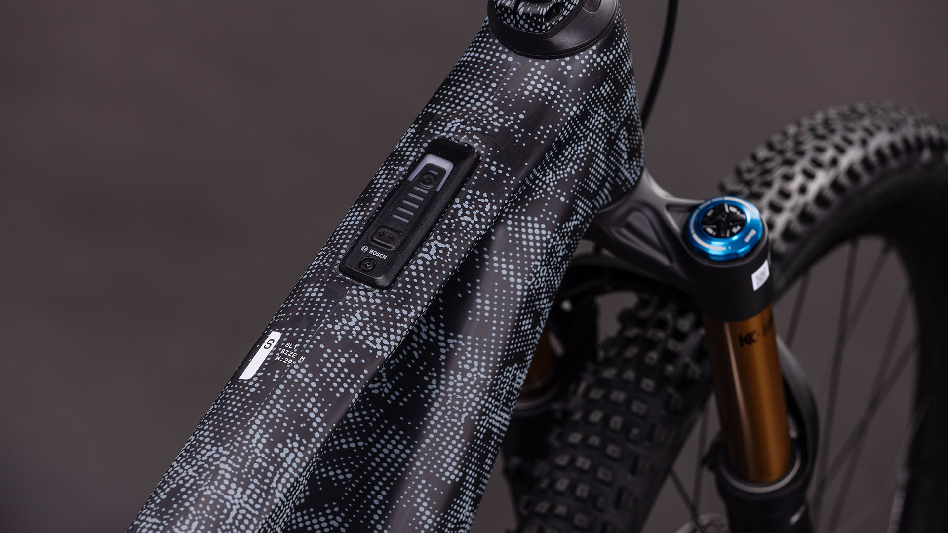 BICICLETA ELECTRICA CUBE AMS HYBRID ONE44 C:68X SLT 400X MATRIXBLACK WHITE 2026 XL [1]