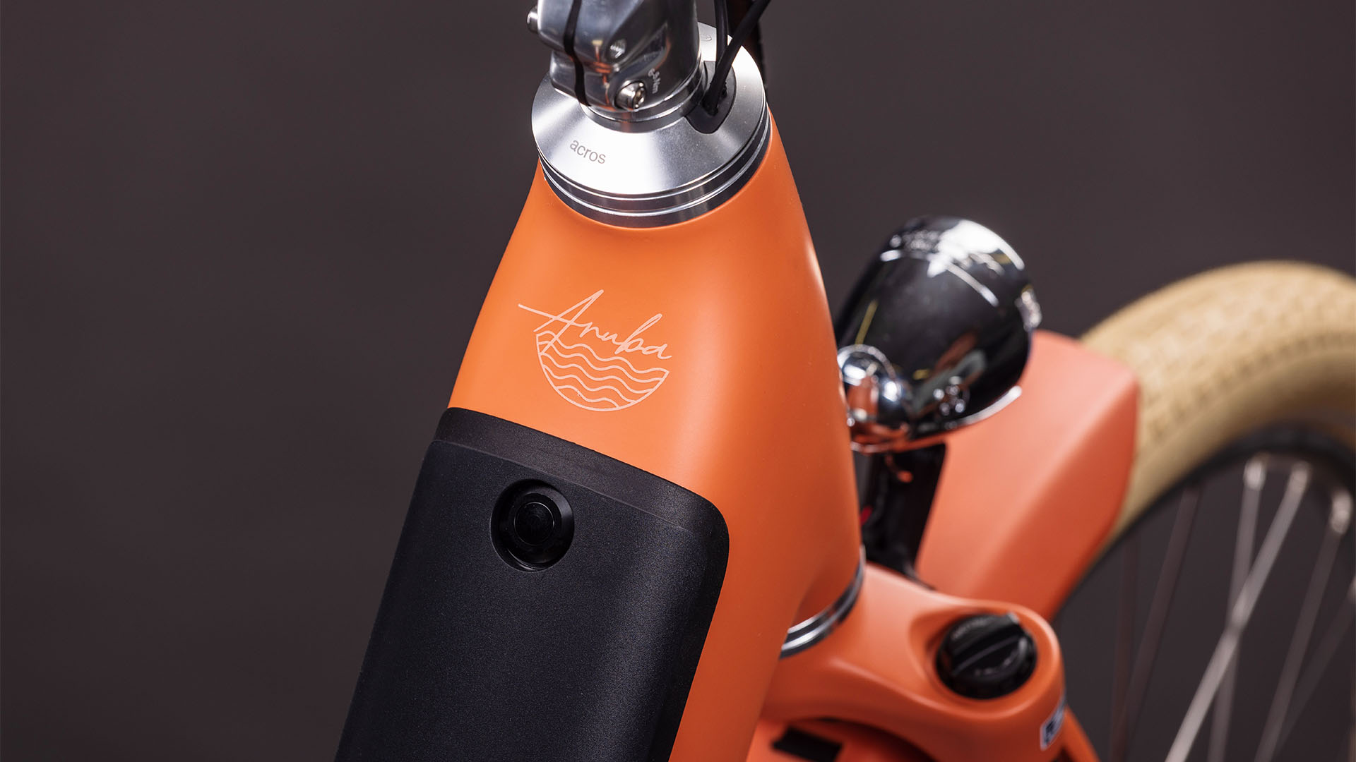 BICICLETA ELECTRICA CUBE ARUBA HYBRID 600 EASY ENTRY PAPAYA CREME 2026 58 cm [1]