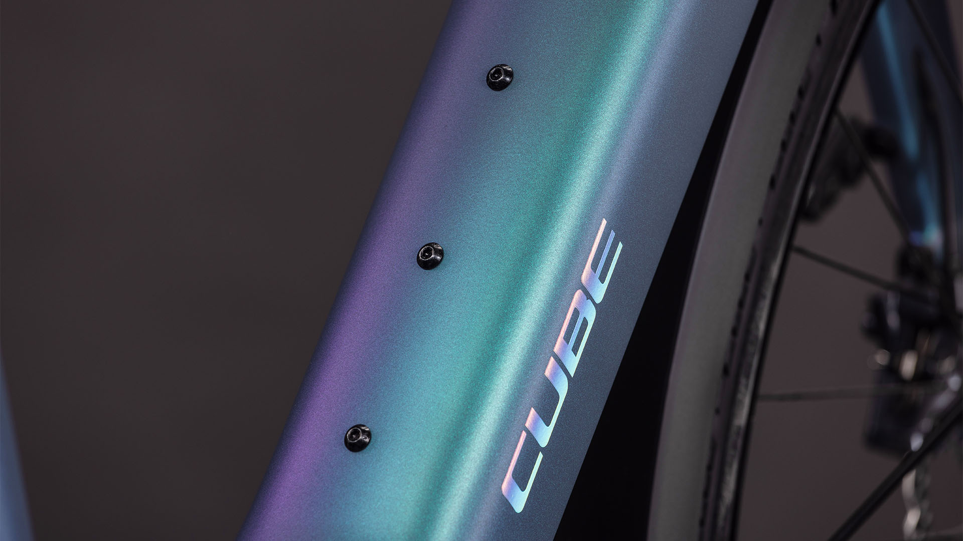 BICICLETA ELECTRICA CUBE EDITOR HYBRID SLT 400X FE SMARAGDGREY PRISM 2026 62 cm [2]