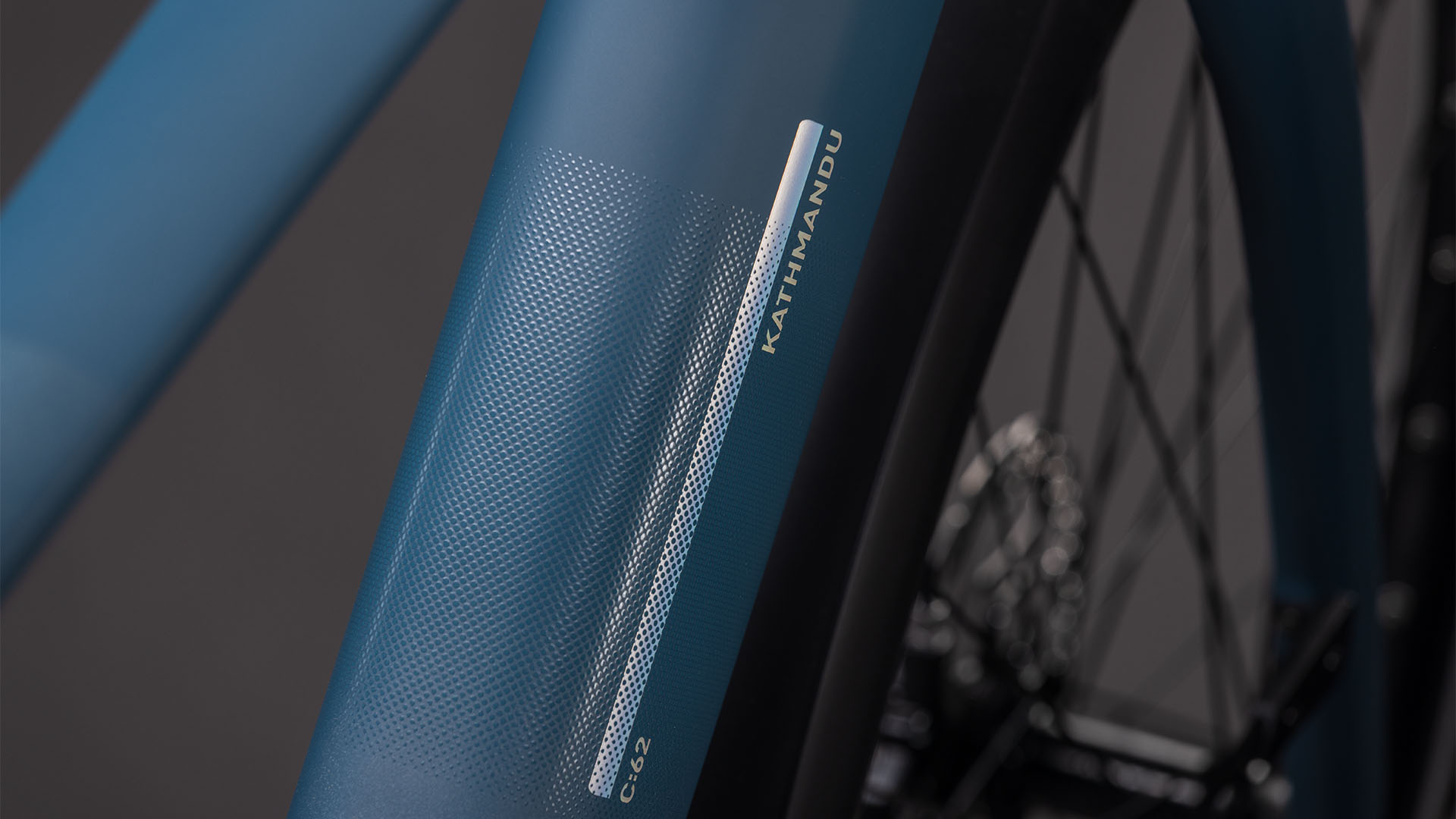 BICICLETA ELECTRICA CUBE KATHMANDU HYBRID C:62 PRO 400X SPECTRALBLUE PRISM 2026 58 cm [2]