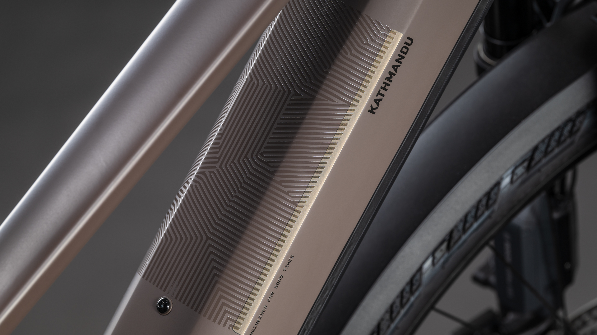 BICICLETA ELECTRICA CUBE KATHMANDU HYBRID EXC 800 TRAPEZE CEDAR CHROME 2026 46 cm [2]