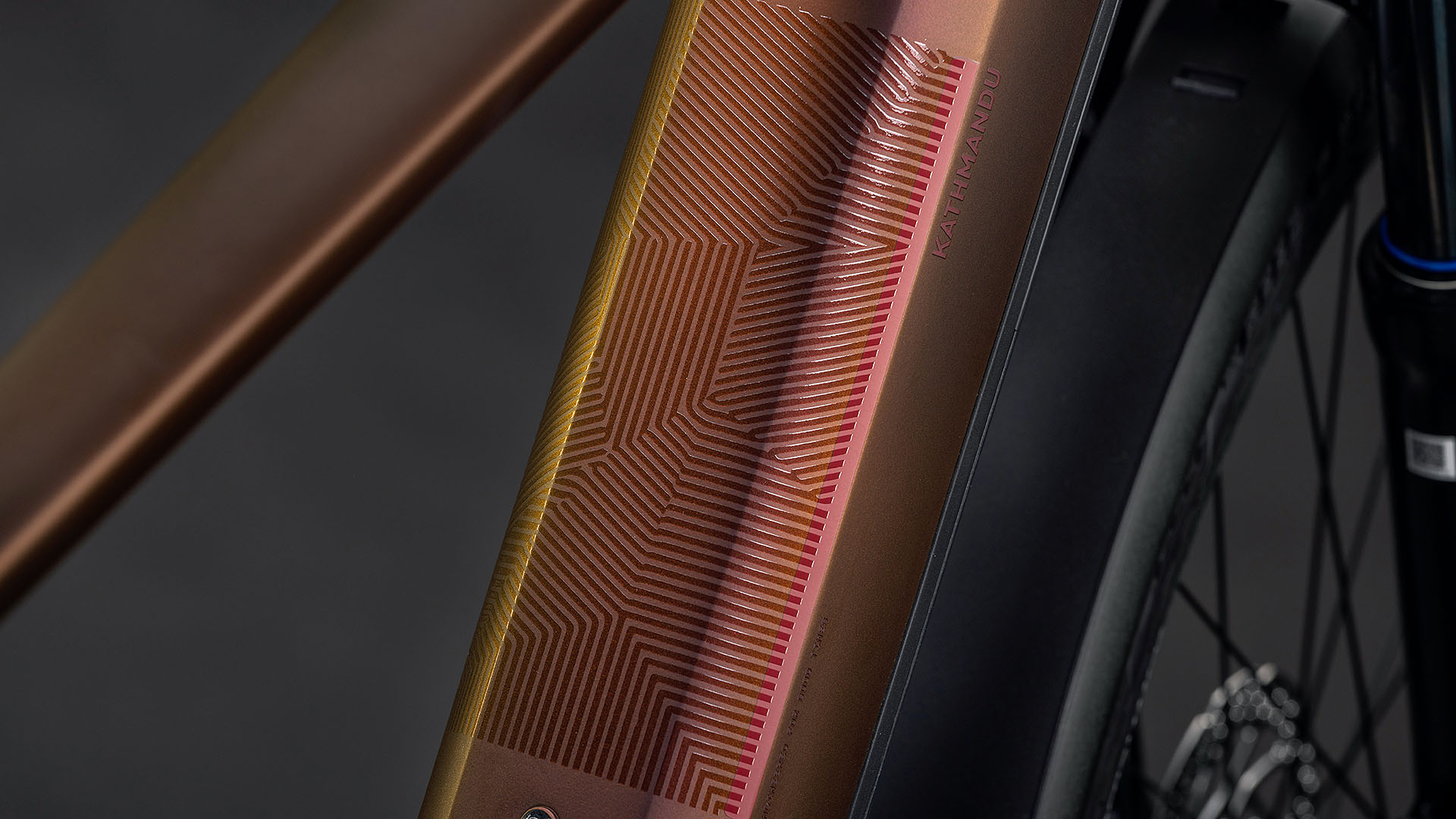 BICICLETA ELECTRICA CUBE KATHMANDU HYBRID PRO 800 SUNGLOW CHROME 2026 62 cm [2]